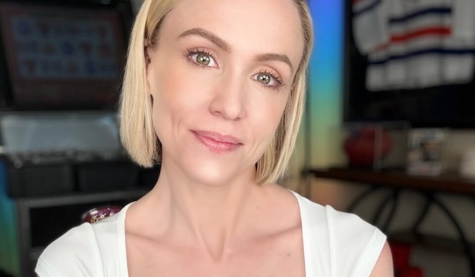 Kate Shelor looking good taking a selfie