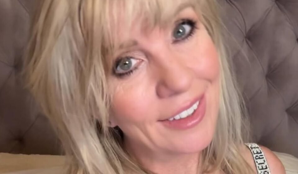 Amelia Jones taking a selfie