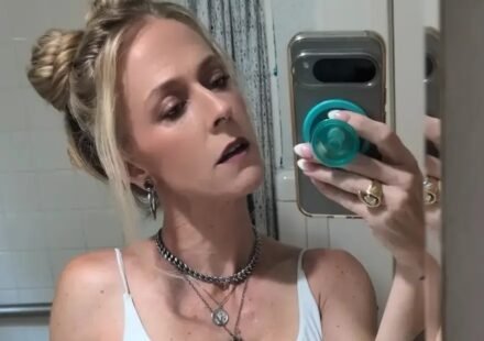 Carmilla Vess taking a hot selfie in her bathroom mirror