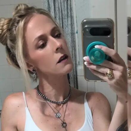 Carmilla Vess taking a hot selfie in her bathroom mirror